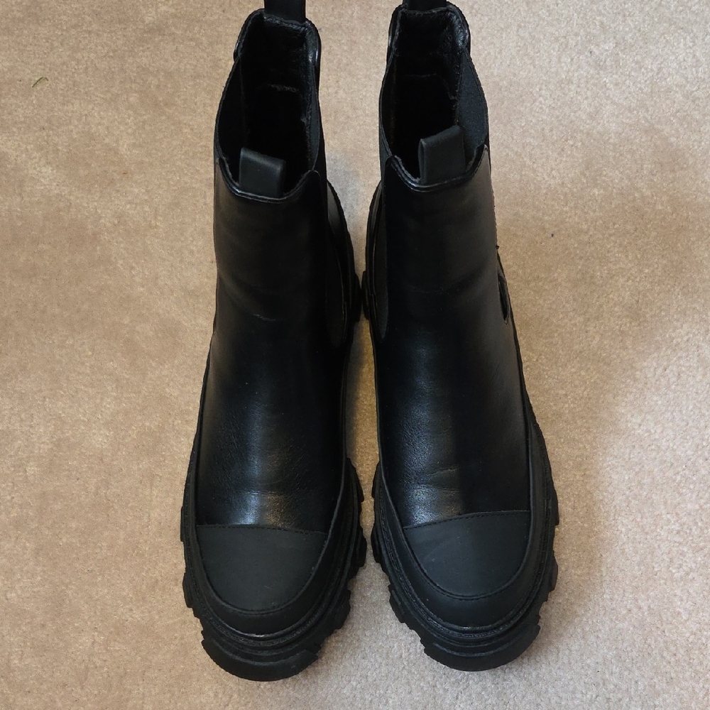PORTLAND BOOT CO Black Ankle Boots with Chunky Sole - Picture 2 of 6